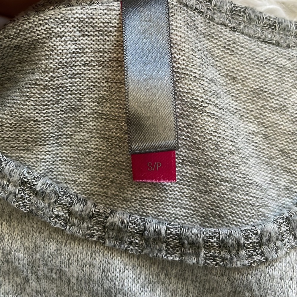 Vince Camuto Soft Heathered Gray Short Sleeve Sweater - Picture 3 of 6